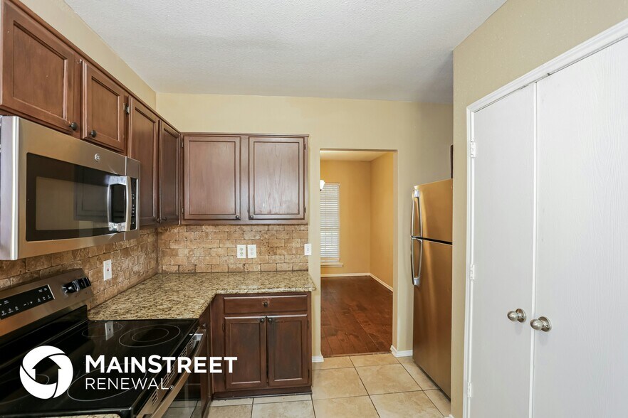 Building Photo - 2716 Hemingway Dr
