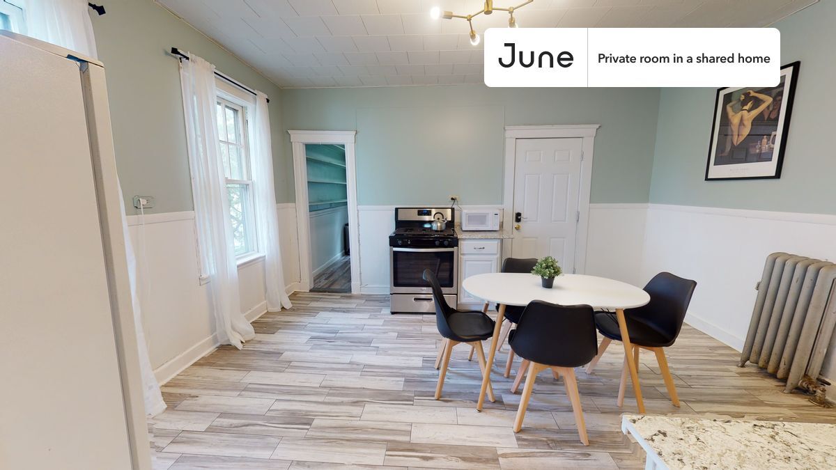 Building Photo - Room in Shared 4 bed/1 bath home in Dorchester Center