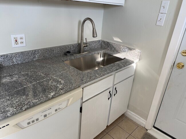 Building Photo - 1175 Mason St