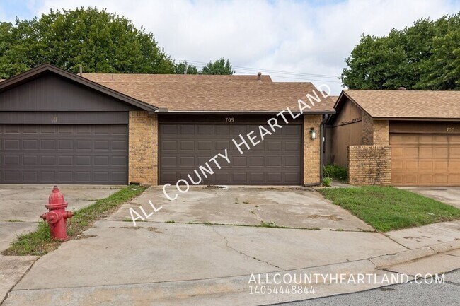 Building Photo - 709 Stonecroft Cir