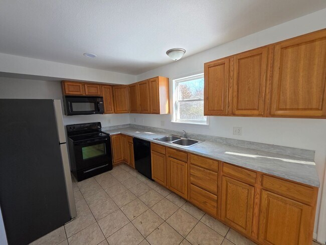 Building Photo - 400 Elliott Ln