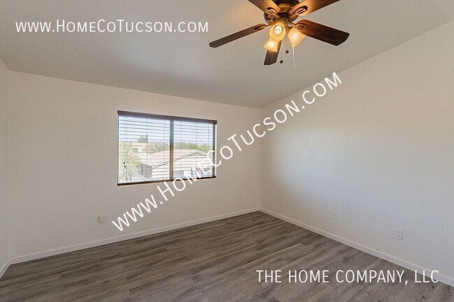 Building Photo - 6645 E Gehrig Ln