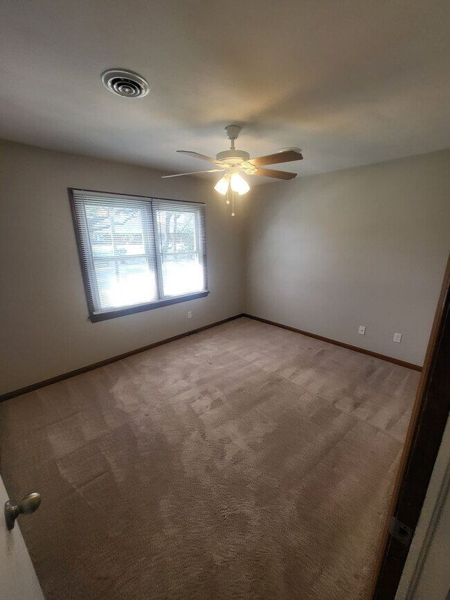 Building Photo - EASTON PLACE