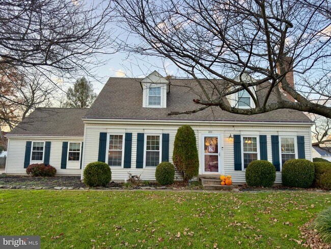 Building Photo - 211 Eagle View Ln