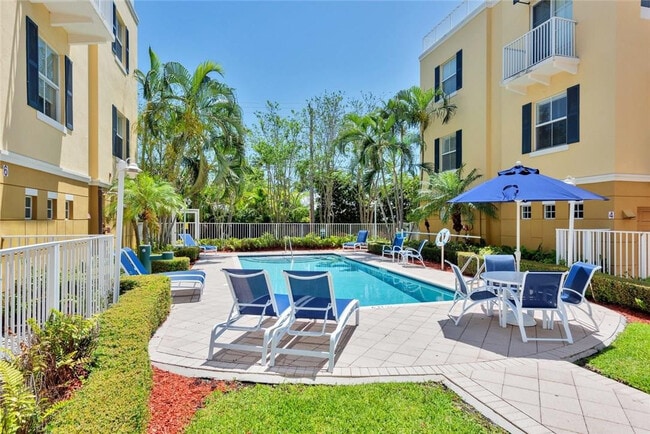 Building Photo - 538 NE 7th Ave