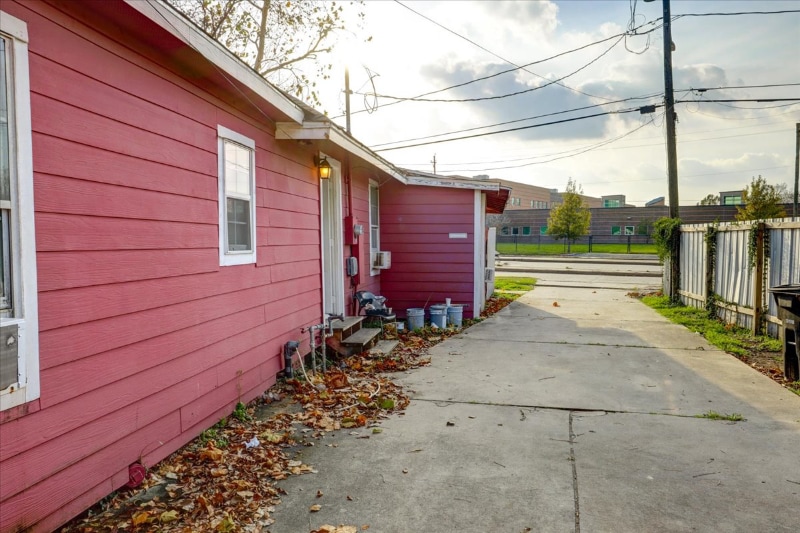 Building Photo - 2512 Altoona St