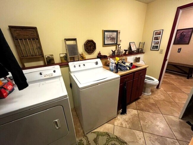 Building Photo - 1334 Straight Creek Dr