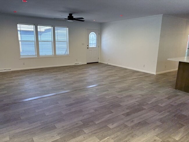 Building Photo - 13955 Bunratty Ave