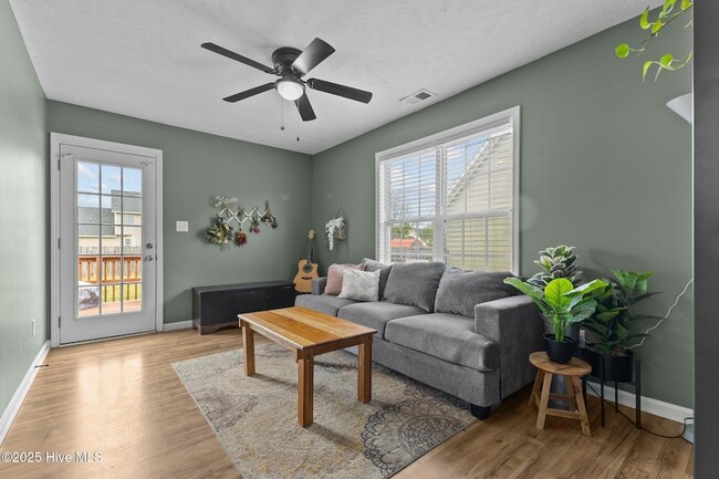 Building Photo - 8246 English Saddle Dr