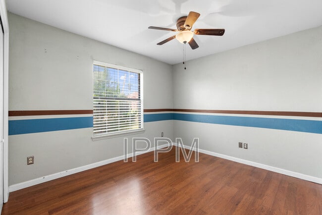 Building Photo - 5233 Clearview Dr