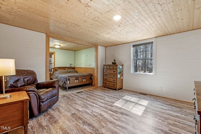 Building Photo - Mini Farm on 2 acres