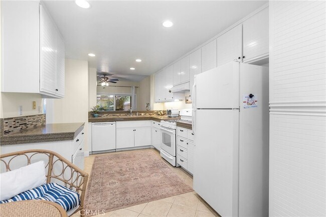 Building Photo - 134 Encantado Canyon