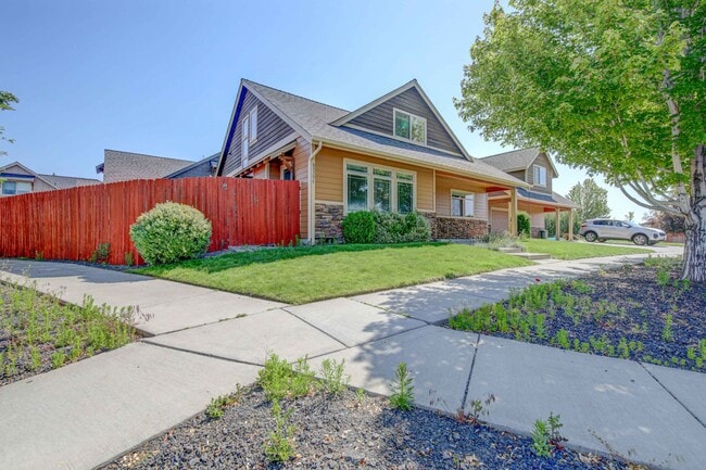 Building Photo - 3 bed/2.5 w/garage in Desirable Barton Cro...
