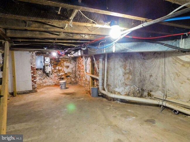 Building Photo - 2025 N Gratz St