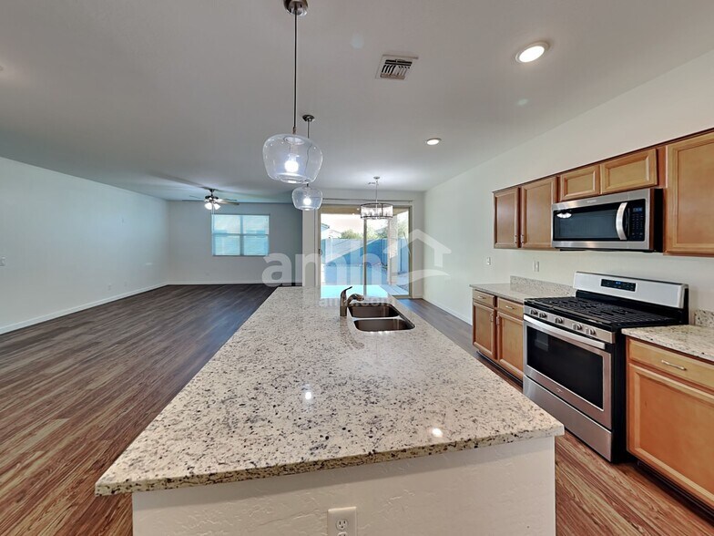 Building Photo - 7161 E Bobwhite Ct