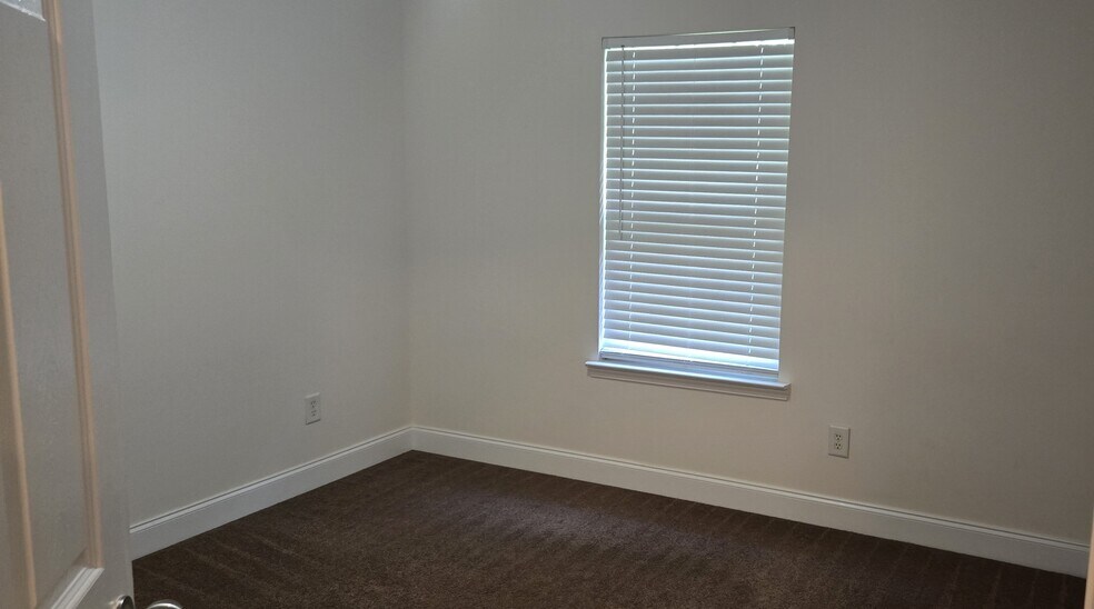 Bedroom 2 - 122 Crown Point Dr