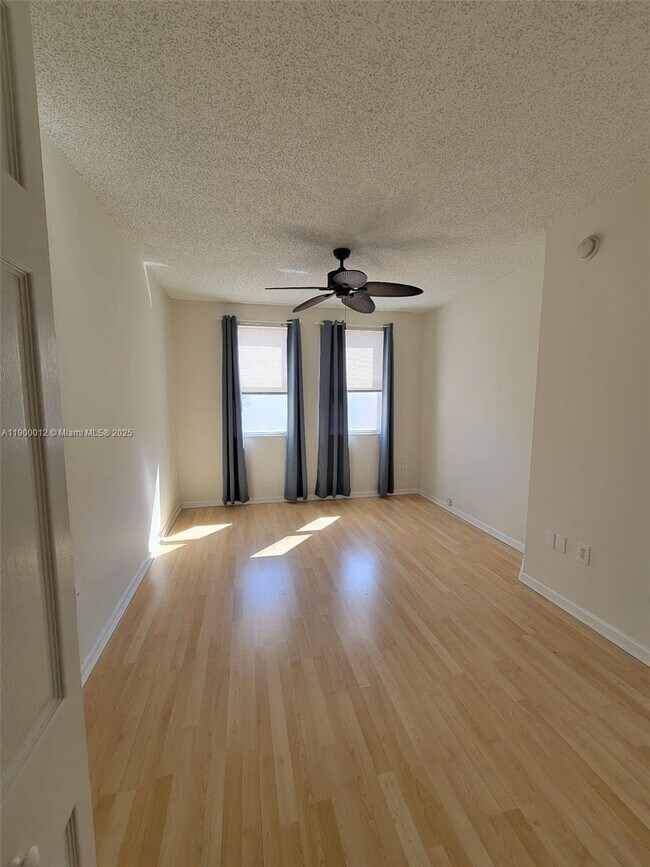 Building Photo - 17150 N Bay Rd