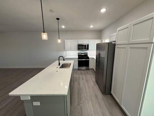 Building Photo - $1,850 - 4 bed 3 bath - Newer Build Duplex *COMING SOON*