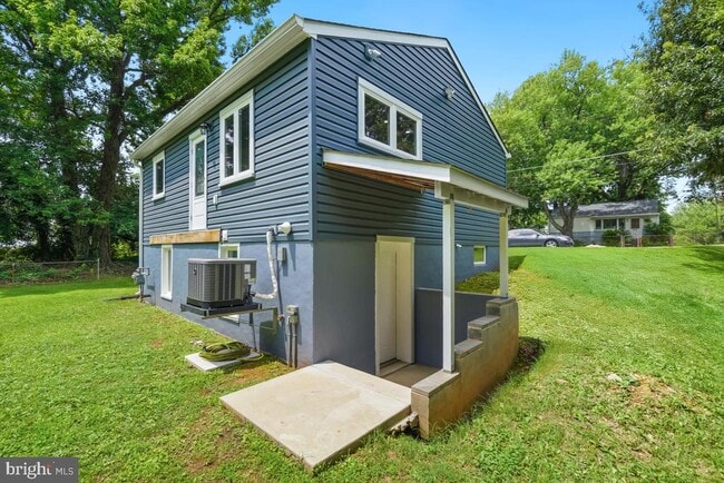 Building Photo - 9621 52nd Ave