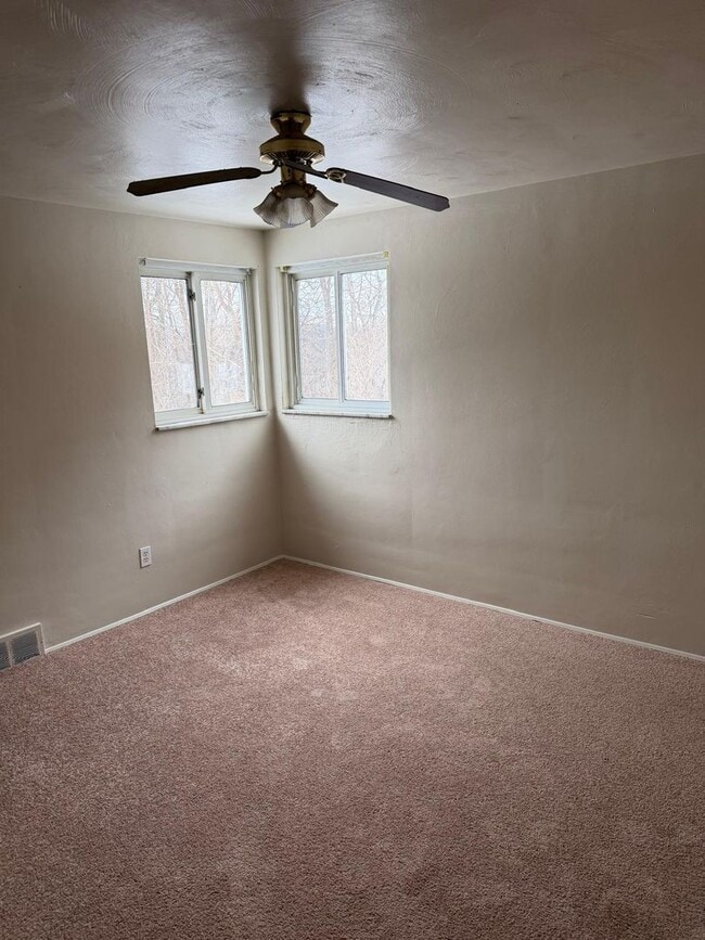 Building Photo - Newly Renovated 3BD 1 1/2BA house in Penn Hills!