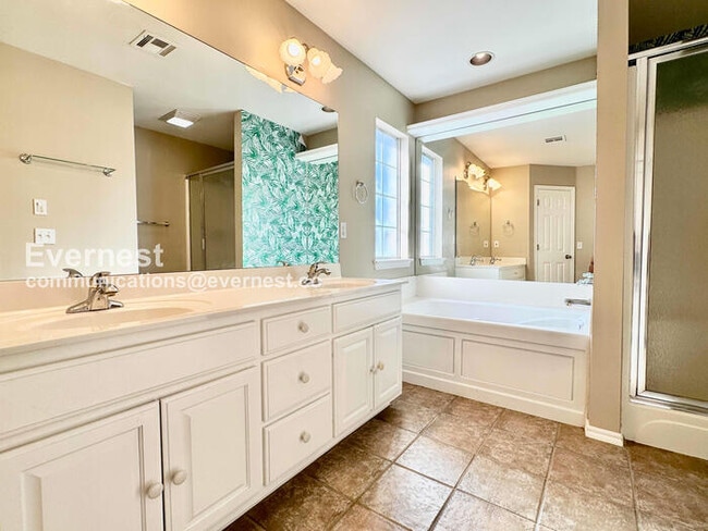 Building Photo - 1412 W 117th St S