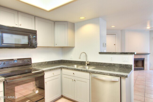 Building Photo - 10410 N Cave Creek Rd