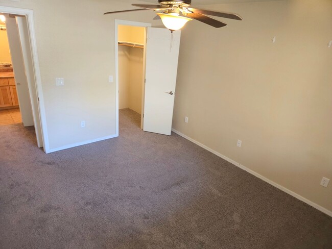 Building Photo - Westside Arbors Condo 2bd, 2ba - Students ...