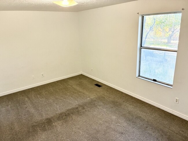 Building Photo - 631 N 120 E