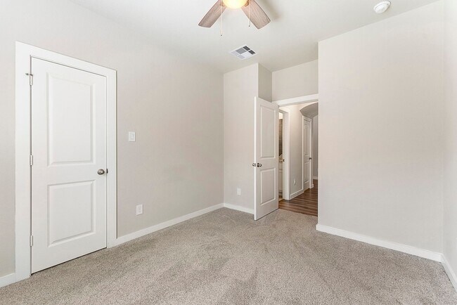 Building Photo - 421 Soapberry Tree Ct