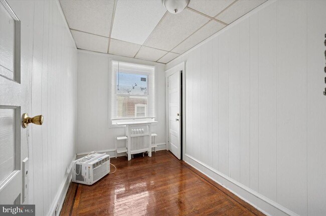 Building Photo - 5553 Matthews St