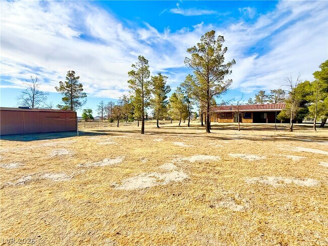 Building Photo - 1081 Pluto St