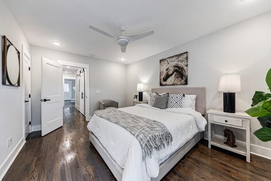 Master Bedroom - 728 Pearce St SW