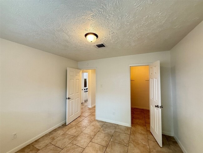 Building Photo - 10715 Sagewillow Ln