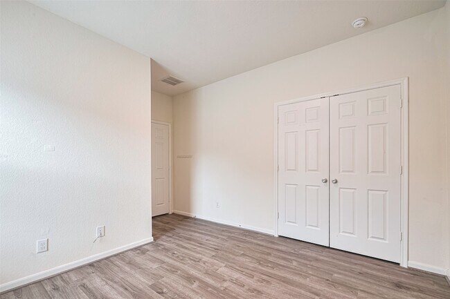 Building Photo - 3215 Laurel Bend Ln