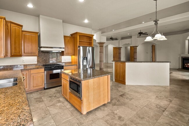 Building Photo - Unfurnished, 1-year long-term rental