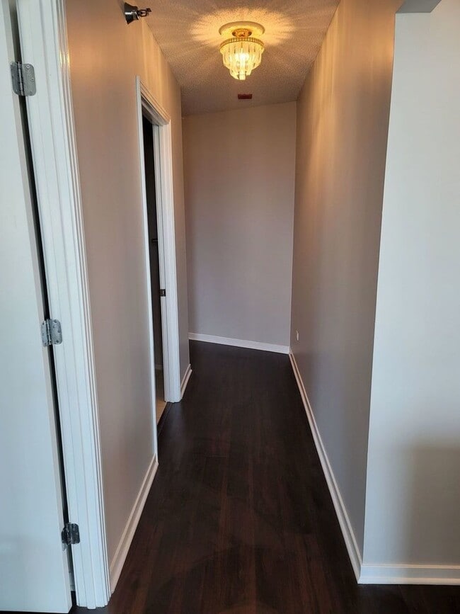 Building Photo - 400 N La Salle Dr