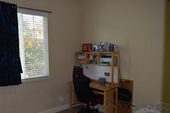 Building Photo - Gorgeous Newer 4 Bedroom in Highly sought after Riata Empire Ranch Community!