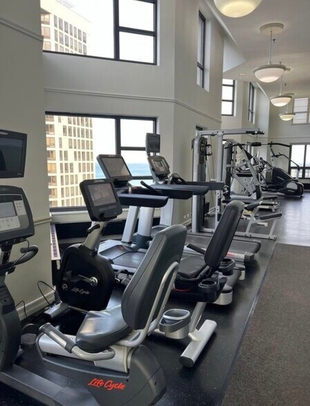 Building Photo - 401 E Ontario St