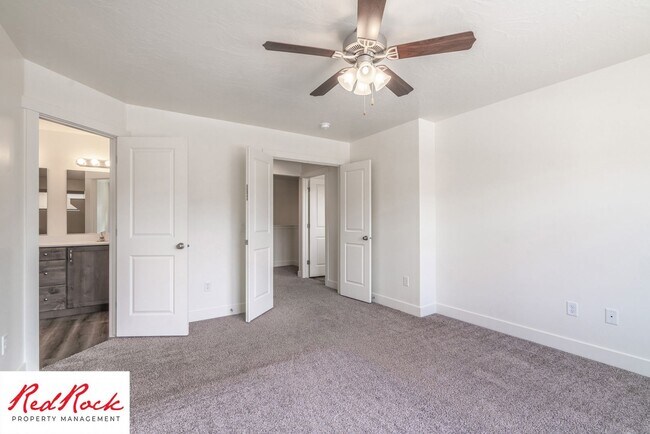 Building Photo - Adorable Stand Alone 4 Bedroom Corner Unit with Fully Fenced Backyard. Small Dogs Welcome.