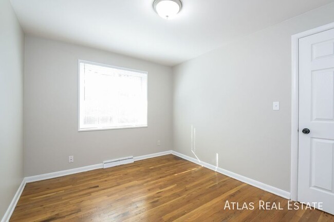 Building Photo - FREE RENT until January 1st, 2025! Newly R...