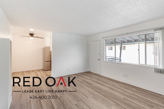 Building Photo - Bright and Welcoming One Bedroom with Air ...