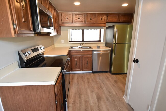 Building Photo - 5407 Pine Creek Dr