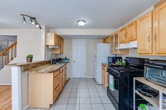 Building Photo - 7913 Central Park Cir