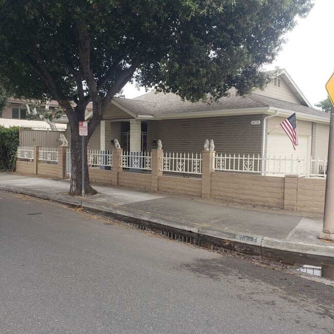 Primary Photo - 14711 Yorba St