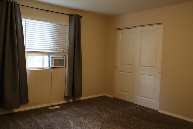Building Photo - Home in CDA Place