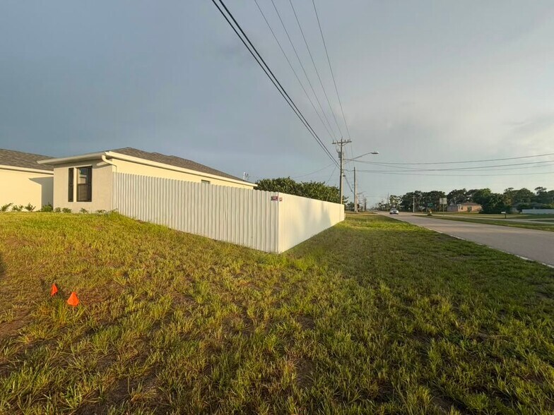 Building Photo - 2324 NW 25th St