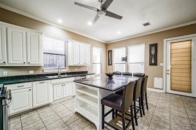 Building Photo - 926 Birdsall St