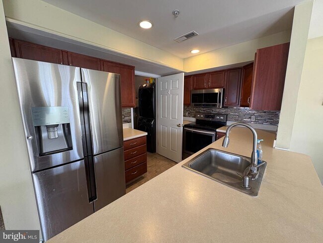 Building Photo - 172 Wrangler Ct