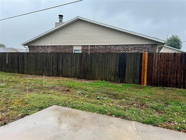 Building Photo - 1201 S 26th St