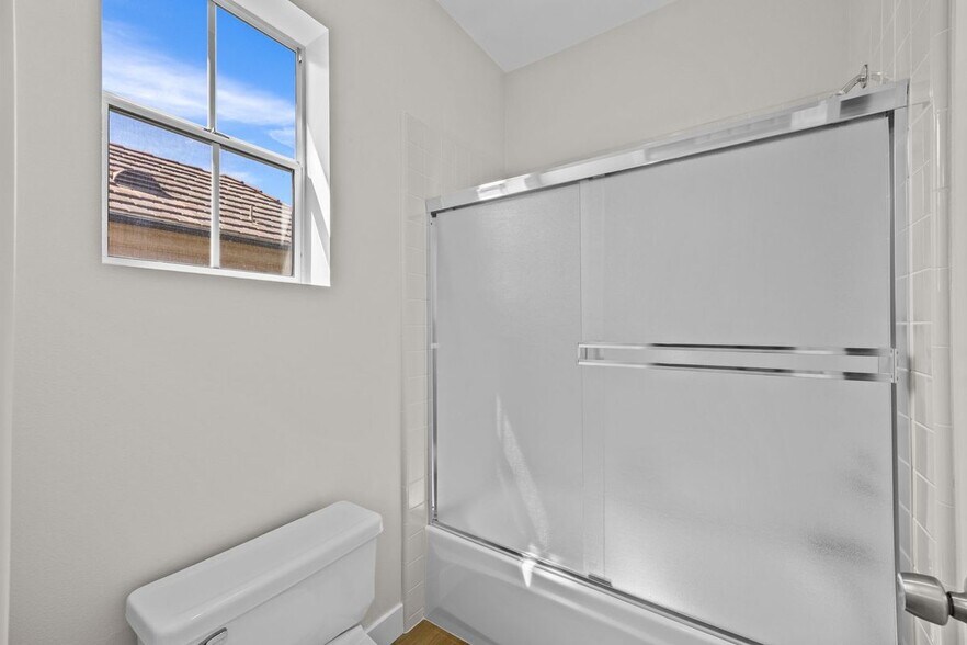 Building Photo - 12 Calais